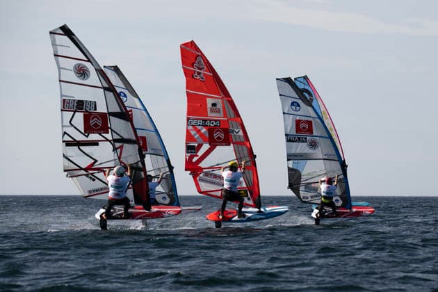 PWA - Citroen - World Windsurfing Tour Sylt 2026 - Tag 5 - Slalom Foil Men; Sylt Westerland, 30.09.2026 John Soukos (Slalom Foil Men, Greece, GRE-198); Fabian Wolf (Slalom Foil Men, Germany, GER-404); Pierre Mortefon (Slalom Foil Men, France, F-14); PWA - Citroen - World Windsurfing Tour Sylt 2026 - Tag 5 - Slalom Foil Men am 30.09.2026 vor dem Brandenburger Strand - Motorboot auf Sylt Westerland (Deutschland). Copyright: xBEAUTIFULxSPORTS AndreasxDickx