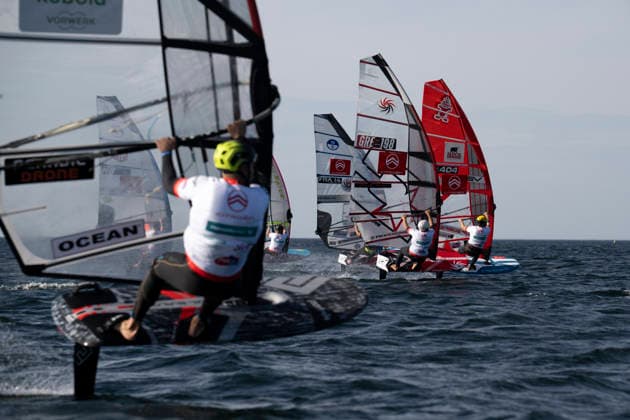 PWA - Citroen - World Windsurfing Tour Sylt 2026 - Tag 5 - Slalom Foil Men; Sylt Westerland, 30.09.2026 John Soukos (Slalom Foil Men, Greece, GRE-198); Fabian Wolf (Slalom Foil Men, Germany, GER-404); Pierre Mortefon (Slalom Foil Men, France, F-14); PWA - Citroen - World Windsurfing Tour Sylt 2026 - Tag 5 - Slalom Foil Men am 30.09.2026 vor dem Brandenburger Strand - Motorboot auf Sylt Westerland (Deutschland). Copyright: xBEAUTIFULxSPORTS AndreasxDickx