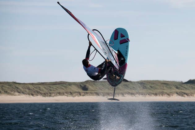 PWA - Citroen - World Windsurfing Tour Sylt 2026 - Tag 5 - Slalom Foil Men; Sylt Westerland, 30.09.2026 Steven Van Broeckhoven (Freestyle Men, Belgium, B-72); PWA - Citroen - World Windsurfing Tour Sylt 2026 - Tag 5 - Slalom Foil Men am 30.09.2026 vor dem Brandenburger Strand - Motorboot auf Sylt Westerland (Deutschland). Copyright: xBEAUTIFULxSPORTS AndreasxDickx
