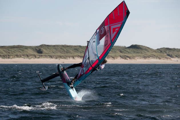 PWA - Citroen - World Windsurfing Tour Sylt 2026 - Tag 5 - Slalom Foil Men; Sylt Westerland, 30.09.2026 Steven Van Broeckhoven (Freestyle Men, Belgium, B-72); PWA - Citroen - World Windsurfing Tour Sylt 2026 - Tag 5 - Slalom Foil Men am 30.09.2026 vor dem Brandenburger Strand - Motorboot auf Sylt Westerland (Deutschland). Copyright: xBEAUTIFULxSPORTS AndreasxDickx