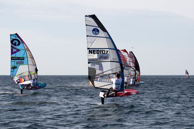 PWA - Citroen - World Windsurfing Tour Sylt 2026 - Tag 5 - Slalom Foil Men; Sylt Westerland, 30.09.2026 Thijs Hanemaaijer (Slalom Foil Men, Netherlands, NED-107); PWA - Citroen - World Windsurfing Tour Sylt 2026 - Tag 5 - Slalom Foil Men am 30.09.2026 vor dem Brandenburger Strand - Motorboot auf Sylt Westerland (Deutschland). Copyright: xBEAUTIFULxSPORTS AndreasxDickx