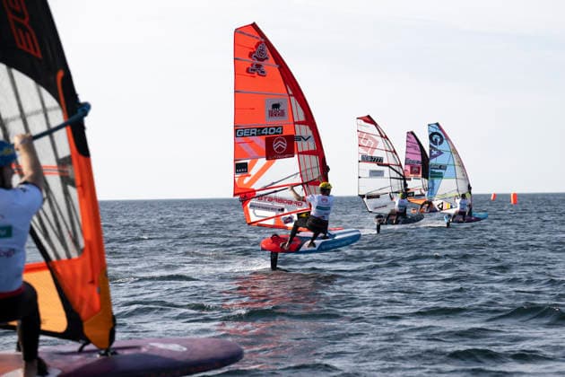 PWA - Citroen - World Windsurfing Tour Sylt 2026 - Tag 5 - Slalom Foil Men; Sylt Westerland, 30.09.2026 Fabian Wolf (Slalom Foil Men, Germany, GER-404); Noah Vinther (Slalom Foil Men, Denmark, DEN-7777); Hugo Sjoberg (Slalom Foil Men, Schweden, SWE-45); PWA - Citroen - World Windsurfing Tour Sylt 2026 - Tag 5 - Slalom Foil Men am 30.09.2026 vor dem Brandenburger Strand - Motorboot auf Sylt Westerland (Deutschland). Copyright: xBEAUTIFULxSPORTS AndreasxDickx