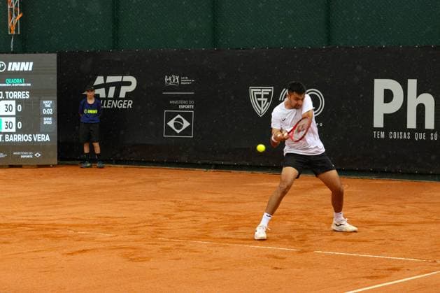RECORD DATE NOT STATED Torres (Argentina) vs. Barrios Vera (Chile) for the ATP, Tennis Herren Challenger Curitiba Curitiba (PR), 09 30 2026 - ATP Challenger Curitiba Torres Barrios - Tennis player Tomas Barrios Vera (Chile) against Juan Bautista Torres (Argentina) for the ATP Challenger Curitiba tournament, at the Graciosa Country Club on the afternoon of Wednesday, September 30, 2026.(Foto: Edson De Souza Thenews2 imago images) SPO  Copyright: xEdsonxDexSouzax