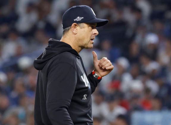 New York Yankees manager Aaron Boone walks back to the dugout after bringing in pitcher Brent Headrick to throw against the Boston Red Sox in the eighth inning of an MLB, Baseball Herren, USA American League Wild Card game at Yankee Stadium in New York City, on Wednesday, September 30, 2026.  NYP20260930726 JOHNxANGELILLO