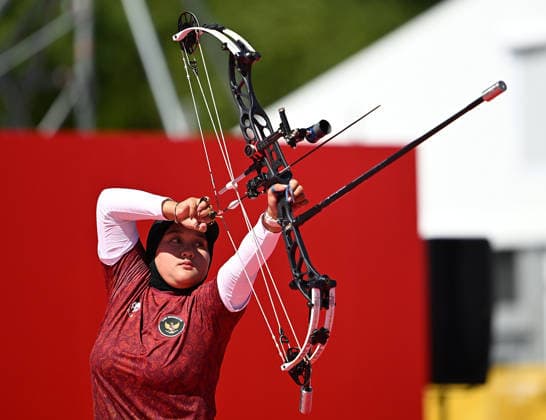 (261001) -- OKAZAKI, Oct. 1, 2026 -- Nurisa Dian Ashrifah of Indonesia competes during the compound women s individual gold medal match of archery between Nurisa Dian Ashrifah of Indonesia and Amaya Amparo Cojuangco of the Philippines at the 20th Asian Games Aichi-Nagoya 2026 in Okazaki of Aichi Prefecture, Japan, Oct. 1, 2026. ) (SP)JAPAN-OKAZAKI-ASIAN GAMES-ARCHERY-COMPOUND WOMEN S INDIVIDUAL-GOLD MEDAL MATCH YuxYang 