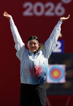 Kang Yeon-seo wins women s individual bronze in compound archery Kang Yeon-seo wins women s individual bronze in compound archery Kang Yeon-seo of South Korea celebrates during the medal ceremony after defeating compatriot Park Jung-yoon to clinch bronze in the women s individual event in compound archery at the Aichi-Nagoya Asian Games at the Chuo Sogo Park Multipurpose Square in Okazaki, Aichi Prefecture, central Japan, on Oct. 1, 2026. (Yonhap) 2026-10-01 11:40:04 <Copyright ¨Ï 1980-2026 YONHAPNEWS AGENCY. .> ÀÏº» ÀÏº» EDITORIAL USE ONLY  Copyright: xx Yeon-seo ???x 0868281277st