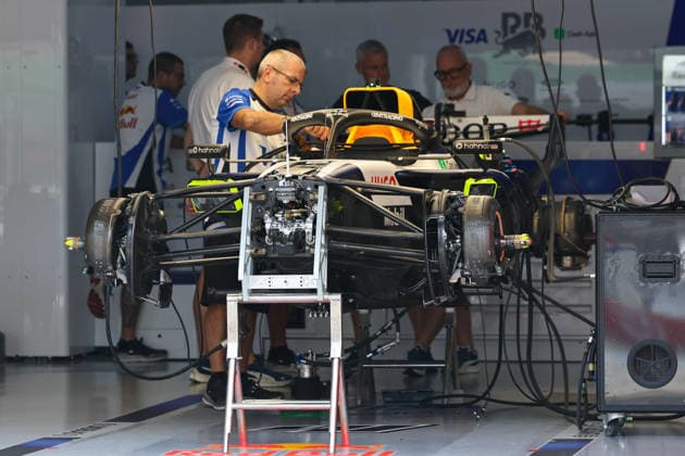 SEPANG, SGR - OCTOBER 01: Team mechanic of Visa Cash App Racing Bulls F1 Team work on a car ahead of the Formula 1 Gulf Air Bahrain Grand Prix on October 01, 2026 held at Sepang International Circuit in Sepang, Malaysia. (Photo by Hazrin Yeob Men Shah Icon Sportswire) AUTO: OCT 01 F1 Bahrain Grand Prix in Malaysia EDITORIAL USE ONLY Icon3782610010614