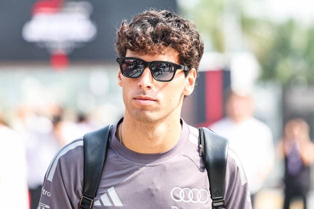 SEPANG, SGR - OCTOBER 01: Gabriel Bortoleto of Brazil and Audi Revolut F1 Team arrive at the paddock ahead of the Formula 1 Gulf Air Bahrain Grand Prix on October 01, 2026 held at Sepang International Circuit in Sepang, Malaysia. (Photo by Hazrin Yeob Men Shah Icon Sportswire) AUTO: OCT 01 F1 Bahrain Grand Prix in Malaysia EDITORIAL USE ONLY Icon3782610010767