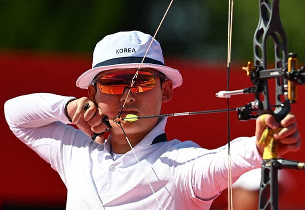 (261001) -- OKAZAKI, Oct. 1, 2026 -- Kim Jongho of South Korea competes during the compound men s individual quarterfinals of archery against Liao Jiahao of China at the 20th Asian Games Aichi-Nagoya 2026 in Okazaki of Aichi Prefecture, Japan, Oct. 1, 2026. ) (SP)JAPAN-OKAZAKI-ASIAN GAMES-ARCHERY-COMPOUND MEN S INDIVIDUAL YuxYang 