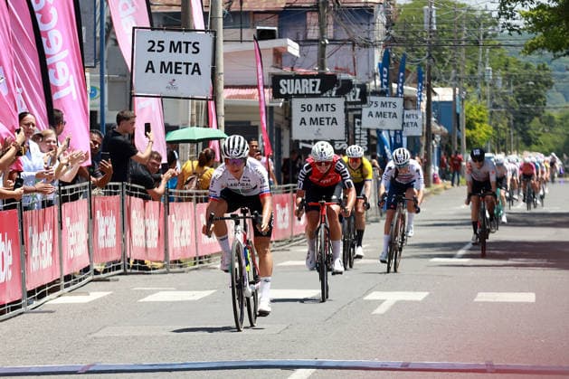 Vuelta CicloÂ­stica Femenina a Costa Rica, primera etapa Este mio rcoles se desarrolloÂ³ la primera etapa de la Vuelta CicloÂ­stica Femenina a Costa Rica 2026. 61 ciclistas pedalearon durante 109 kiloÂ³metros en la provincia de Guanacaste, durante una maoÂ±ana de cielo despejado y sol ardiente. La ganadora de la etapa, quien este jueves portaroÂ¡ la camiseta amarilla de loÂ­der general, fue la chilena Catalina Soto ( 73) quien se impuso sobre el lote en la loÂ­nea de meta. EDITORIAL USE ONLY  Copyright: xGDA LaxNacion CostaxRica-xTodosxlosxderechosxreservados.xProhibidoxelxusoxoxreproducci&oacute;nxdexestaximagenxenxCostaxRicax RafaelxPachecoxGranadosx 0868271048st