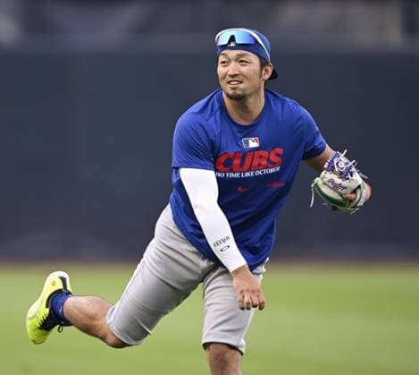 Baseball: Wild Card Series between Cubs and Padres Chicago Cubs right fielder Seiya Suzuki plays catch before Game 2 of the best-of-three National League Wild Card Series against the San Diego Padres at Petco Park in San Diego, California, on Sept. 30, 2026.  A14AA0005629553P