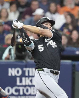 Baseball: Wild Card Series between White Sox and Astros Chicago White Sox first baseman Munetaka Murakami hits a flyout to end the fifth inning of Game 2 of the best-of-three American League Wild Card Series against the Houston Astros at Daikin Park in Houston, Texas, on Sept. 30, 2026.  A14AA0005629543P