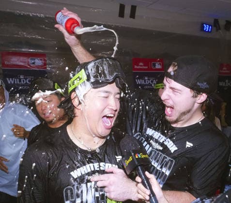 Baseball: Wild Card Series between White Sox and Astros Chicago White Sox first baseman Munetaka Murakami (L) celebrates with a teammate after the club clinched a berth in the American League Division Series with a 7-3 victory over the Houston Astros at Daikin Park in Houston, Texas, on Sept. 30, 2026.  A14AA0005629552P