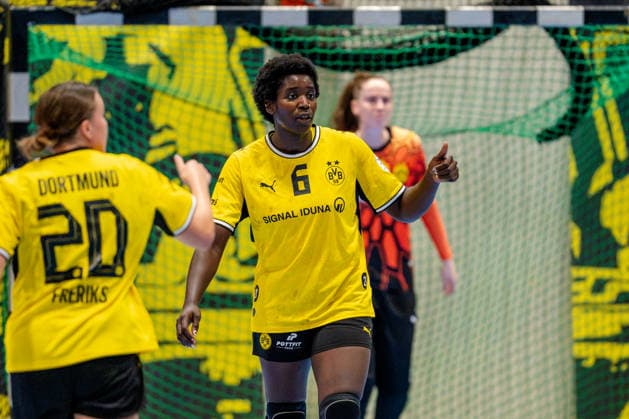 Dortmund, 30.09.2026, Handball, Damen, DHB-Pokal, 2. Runde , BVB Borussia Dortmund - SV Union Halle-Neustadt Laetitia Quist (BVB, 6) mit Daumen hoch