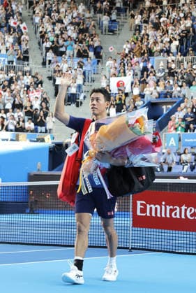 Tennis: Nishikori s final match Japan s former world No. 4 Kei Nishikori leaves the court while waving to the crowd, after losing in the first round of the final tournament of his tennis career at the Japan Open at Ariake Tennis Park in Tokyo on Oct. 1, 2026. The 36-year-old Nishikori, the first Asian male player to reach a Grand Slam singles final at the 2014 U.S. Open, announced in April 2026 that he would retire at the end of the current season.  A14AA0005629616P