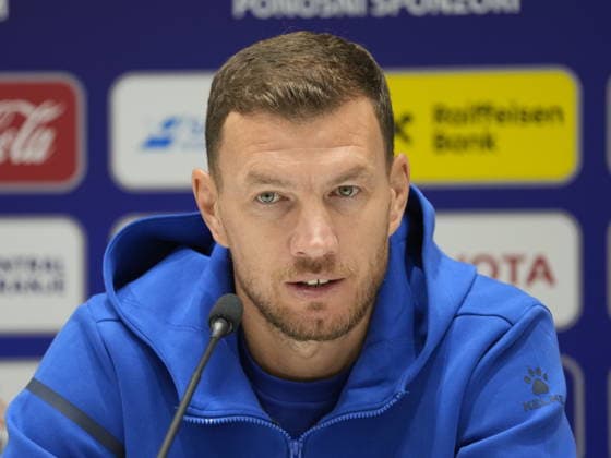 SARAJEVO, BOSNIA-HERZEGOVINA PK 20261001 Bosnia-Herzegovina s Edin DÅ¾eko, who will play his last international match, Länderspiel, Nationalmannschaft against Sweden, during Thursday s press conference, PK, Pressekonferenz in Sarajevo ahead of Friday s Nations League match against Sweden in Zenica. SARAJEVO BOSNIA-HERZEGOVINA x10030x Copyright: xJonasxEkströmer TTx BOSNIA-HERZEGOVINA PK