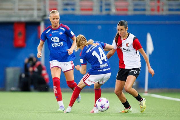 Vaalerenga v Feyenoord, UEFA Women™s Europa Cup, Oslo, Norway Oslo, Norway. 30th, September 2026. Tori DellaPeruta (R) of Feyenoord and Katariina Kosola (14) of Vaalerenga seen during the UEFA Women™s Europa Cup qualification match between Vaalerenga and Feyenoord at Intility Arena in Oslo. Norway, Oslo, Intility Arena  Copyright: xGonzalesxPhoto KetilxMartinsenx