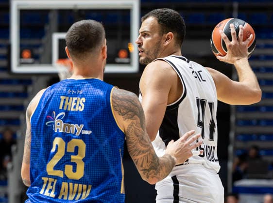 Maccabi Rapyd Tel Aviv v Besiktas Istanbul - Euroleague 2026 2027 Ante Zizic, 41 of Besiktas Istanbul in action against Daniel Theis, 23 of Maccabi Rapyd Tel Aviv during the 2026 2027 EuroLeague match between Maccabi Rapyd Tel Aviv v Besiktas Istanbul at Aleksandar Nikolic Hall on September 30, 2025 in Belgrade, Serbia. Belgrade Serbia Copyright: xVatroslavxHladny x