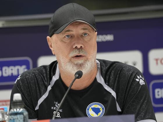 SARAJEVO, BOSNIEN-HERCEGOVINA 20261001 Bosnien-Hercegovinas förbundskapten Sergej Barbarez under torsdagens pressträff i Sarajevo inför fredagens Nations League-matchen mot Sverige i Zenica. SARAJEVO BOSNIEN-HERCEGOVINA x10030x Copyright: xJonasxEkströmer TTx BOSNIEN-HERCEGOVINA PK