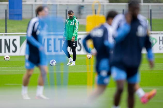 01.10.2026, Fussball, Training des FC Schalke 04. Trainer Miron Muslic (FC Schalke 04). Gelsenkirchen Trainingsgelände FC Schalke 04 NRW Deutschland xRHR-FOTO YYx Copyright: RHR-FOTOx RHR-FOTO YY