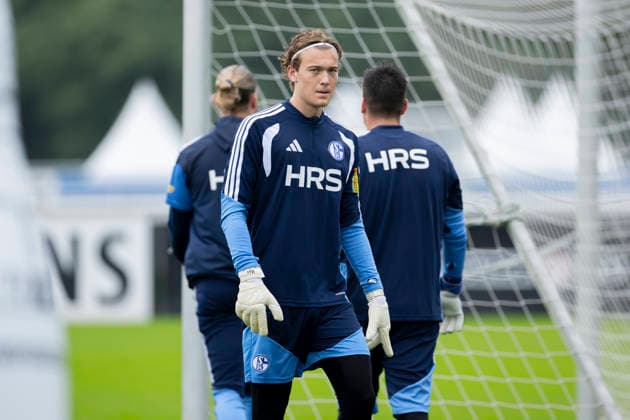 01.10.2026, Fussball, Training des FC Schalke 04. Torwart Max Weiland (FC Schalke 04 U23). Gelsenkirchen Trainingsgelände FC Schalke 04 NRW Deutschland xRHR-FOTO YYx Copyright: RHR-FOTOx RHR-FOTO YY