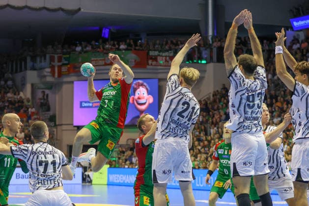 30.09.2026, xgox, Handball - Opel HBL SC Magdeburg - THW Kiel emspor, v.l. Felix Claar (Magdeburg, 7) wirft Tor, Torschuetze, erzielt Tor, Treffer, scores the goal Magdeburg