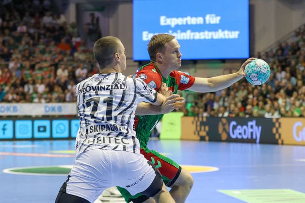 30.09.2026, xgox, Handball - Opel HBL SC Magdeburg - THW Kiel emspor, v.l. Elias Ellefsen a Skipagotu (Kiel, 71), Omar Ingi Magnusson (Magdeburg, 14) Zweikampf, Duell, Kampf, tackle Magdeburg