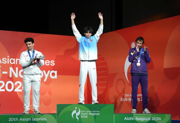 (261001) -- NAGOYA, Oct. 1, 2026 -- Gold medalist Chu Shouhong (C) of China, silver medalist Reza Ali Pour Shenazandi Fard of Iran (L) and Damir Toktarov of Kazakhstan pose during the awarding ceremony for the men s speed 4 final of climbing at the 20th Asian Games Aichi-Nagoya 2026 in Nagoya, Japan, Oct. 1, 2026. ) (SP)JAPAN-NAGOYA-ASIAN GAMES-SPORT CLIMBING-MEN-SPEED 4 FINAL JiaxYuchen 