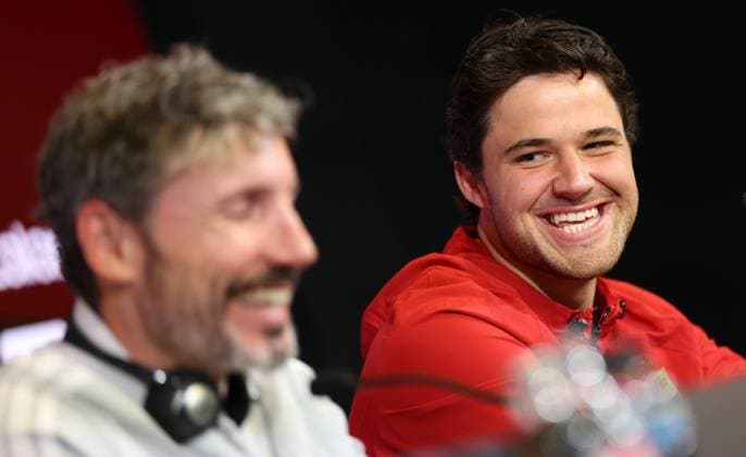Belgium s head coach Mark van Bommel and Belgium s goalkeeper Senne Lammens pictured during a press conference, PK, Pressekonferenz of the Red Devils, the Belgian national soccer team, at the national training center in Tubize, Thursday 1 October 2026. The team is preparing for their game against Turkey on Friday, their third game in the UEFA Nations League competition. VIRGINIExLEFOUR  x188435142x