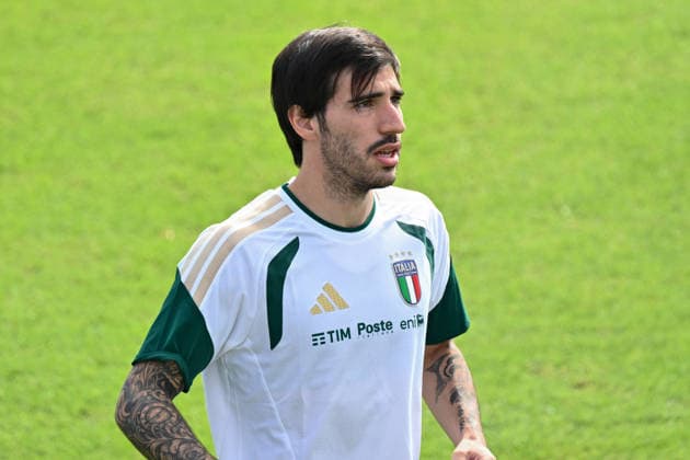 IPA89178330 - Italian player Sandro Tonali during TEAM ITALY - TRAINING, a UEFA Nations League soccer match in Florence, Italy, on October 1, 2026  Copyright: xLisaxGuglielmi IPAxSportx xx IPA89178330