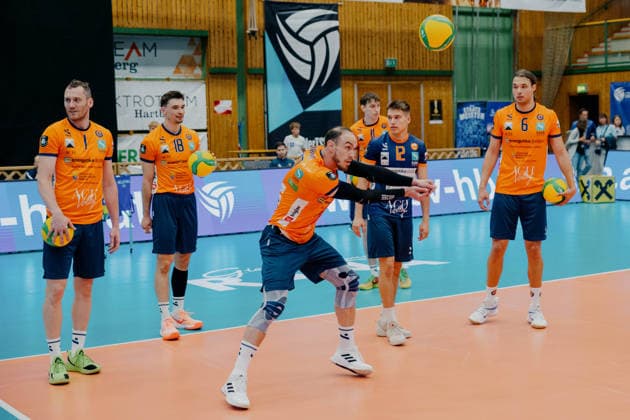VOLLEYBALL - Coppa Pallavolo Senza Confini HARTBERG,AUSTRIA,01.OCT.26 - VOLLEYBALL - Coppa Pallavolo Senza Confini, VfB Friedrichshafen vs ACH Volley Ljubljana. Image shows the team of Ljubljana during warm up.  GEPAxpictures xRomanxKoenigshofer