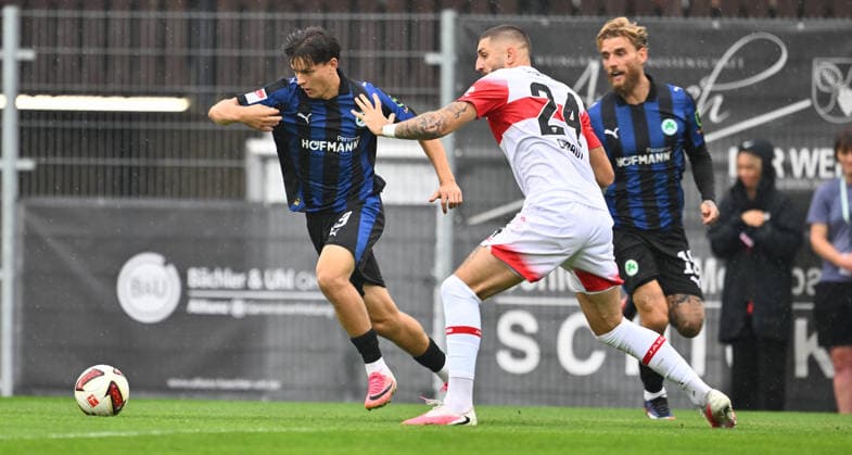 01.10.2026 - Fussball - Saison 2026 2027 - Testspiel Freundschaftsspiel Vorbereitungsspiel - VfB Stuttgart - SpVgg Greuther Fürth ( Kleeblatt ) - - Sportfoto Zink - xwoxzix - regulations prohibit any use of photographs as image sequences and or quasi-video - only for editorial use - Dominik Spath (49, SpVgg Greuther Fürth ) Jeff Chabot (24, VfB Stuttgart )