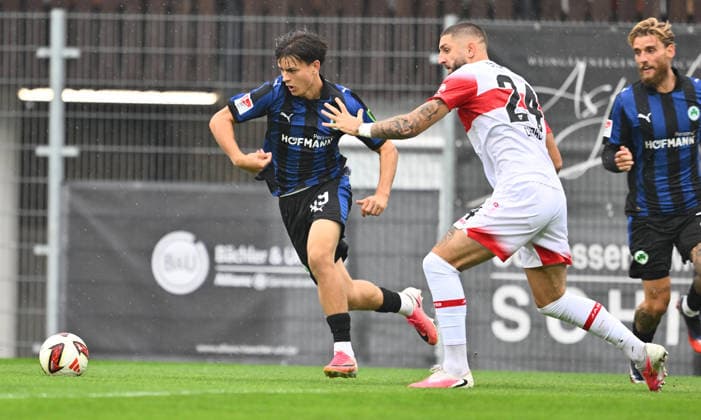 01.10.2026 - Fussball - Saison 2026 2027 - Testspiel Freundschaftsspiel Vorbereitungsspiel - VfB Stuttgart - SpVgg Greuther Fürth ( Kleeblatt ) - - Sportfoto Zink - xwoxzix - regulations prohibit any use of photographs as image sequences and or quasi-video - only for editorial use - Dominik Spath (49, SpVgg Greuther Fürth ) Jeff Chabot (24, VfB Stuttgart )