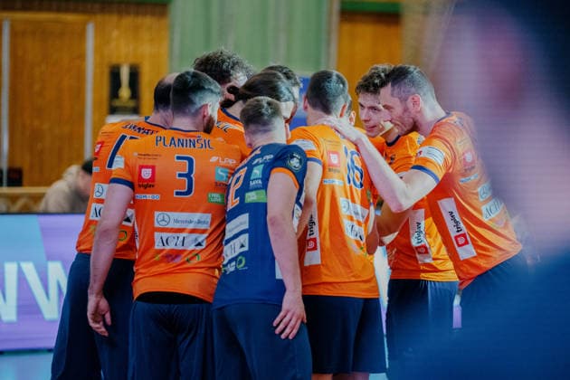 VOLLEYBALL - Coppa Pallavolo Senza Confini HARTBERG,AUSTRIA,01.OCT.26 - VOLLEYBALL - Coppa Pallavolo Senza Confini, VfB Friedrichshafen vs ACH Volley Ljubljana. Image shows the team of Ljubljana.  GEPAxpictures xRomanxKoenigshofer