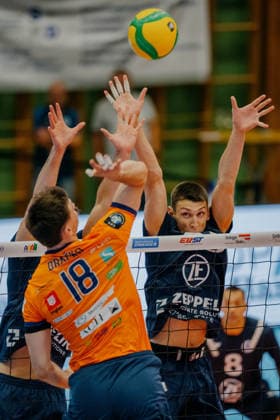 VOLLEYBALL - Coppa Pallavolo Senza Confini HARTBERG,AUSTRIA,01.OCT.26 - VOLLEYBALL - Coppa Pallavolo Senza Confini, VfB Friedrichshafen vs ACH Volley Ljubljana. Image shows Rok Bracko (Ljubljana) and Stefan Kokeza (Friedrichshafen).  GEPAxpictures xRomanxKoenigshofer