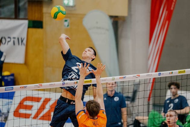 VOLLEYBALL - Coppa Pallavolo Senza Confini HARTBERG,AUSTRIA,01.OCT.26 - VOLLEYBALL - Coppa Pallavolo Senza Confini, VfB Friedrichshafen vs ACH Volley Ljubljana. Image shows Stefan Kokeza (Friedrichshafen).  GEPAxpictures xRomanxKoenigshofer