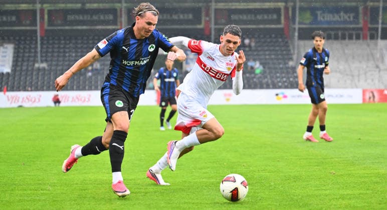 01.10.2026 - Fussball - Saison 2026 2027 - Testspiel Freundschaftsspiel Vorbereitungsspiel - VfB Stuttgart - SpVgg Greuther Fürth ( Kleeblatt ) - - Sportfoto Zink - xwoxzix - regulations prohibit any use of photographs as image sequences and or quasi-video - only for editorial use - Felix Klaus (30, SpVgg Greuther Fürth ) Collin Luca Schramm (50, VfB Stuttgart )