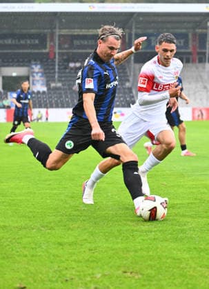 01.10.2026 - Fussball - Saison 2026 2027 - Testspiel Freundschaftsspiel Vorbereitungsspiel - VfB Stuttgart - SpVgg Greuther Fürth ( Kleeblatt ) - - Sportfoto Zink - xwoxzix - regulations prohibit any use of photographs as image sequences and or quasi-video - only for editorial use - Felix Klaus (30, SpVgg Greuther Fürth ) Collin Luca Schramm (50, VfB Stuttgart )