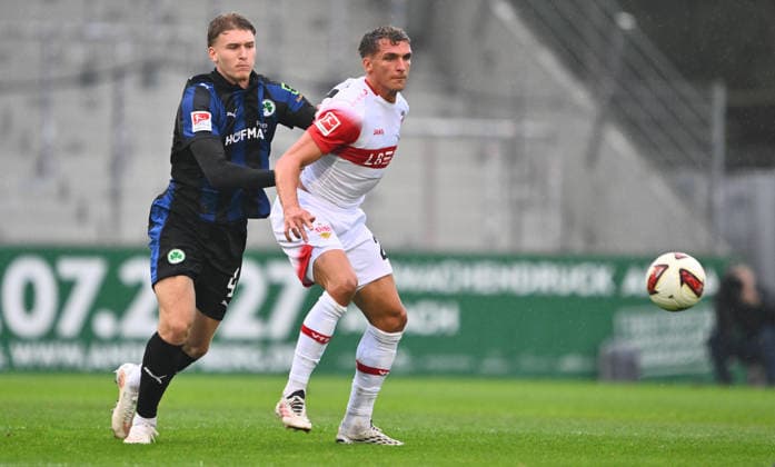 01.10.2026 - Fussball - Saison 2026 2027 - Testspiel Freundschaftsspiel Vorbereitungsspiel - VfB Stuttgart - SpVgg Greuther Fürth ( Kleeblatt ) - - Sportfoto Zink - xwoxzix - regulations prohibit any use of photographs as image sequences and or quasi-video - only for editorial use - Elias Benkara (4, SpVgg Greuther Fürth ) Grischa Prömel (21, VfB Stuttgart )