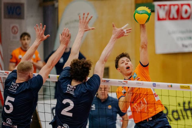 VOLLEYBALL - Coppa Pallavolo Senza Confini HARTBERG,AUSTRIA,01.OCT.26 - VOLLEYBALL - Coppa Pallavolo Senza Confini, VfB Friedrichshafen vs ACH Volley Ljubljana. Image shows Jaka Prevorcnik (Ljubljana).  GEPAxpictures xRomanxKoenigshofer