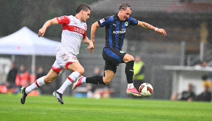 01.10.2026 - Fussball - Saison 2026 2027 - Testspiel Freundschaftsspiel Vorbereitungsspiel - VfB Stuttgart - SpVgg Greuther Fürth ( Kleeblatt ) - - Sportfoto Zink - xwoxzix - regulations prohibit any use of photographs as image sequences and or quasi-video - only for editorial use - Ramon Hendriks (3, VfB Stuttgart ) Felix Klaus (30, SpVgg Greuther Fürth )