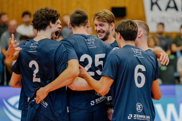 VOLLEYBALL - Coppa Pallavolo Senza Confini HARTBERG,AUSTRIA,01.OCT.26 - VOLLEYBALL - Coppa Pallavolo Senza Confini, VfB Friedrichshafen vs ACH Volley Ljubljana. Image shows the rejoicing of Friedrichshafen.  GEPAxpictures xRomanxKoenigshofer
