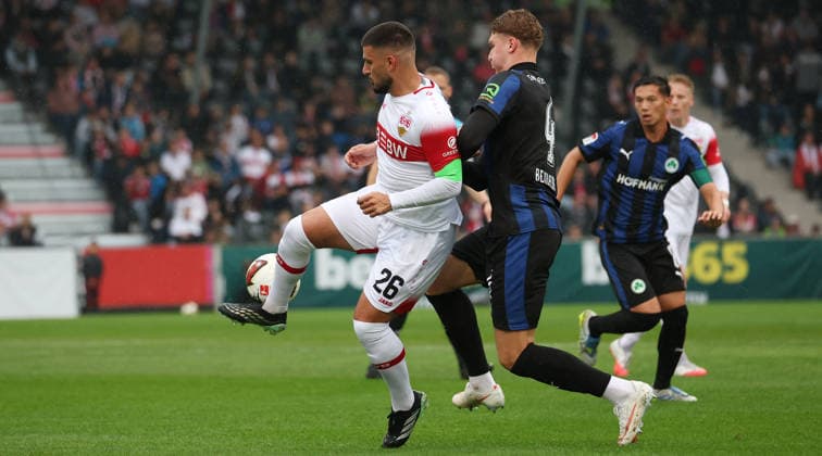 2026.10.01, Deutschland, Aspach Fußball VfB Stuttgart vs. SpVgg Greuther Fürth, v.l. Deniz Undav (VfB), Elias BEnkara (Fürth)