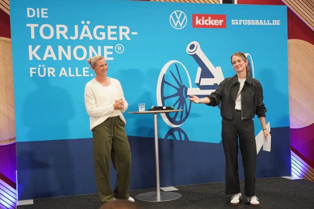 Preisverleihung der Torjägerkanone für Alle des Kicker und DFB mit Alexandra Popp - München 01.10.2026: Deutschland vs. Serbien, UEFA Nations League, 3. Spieltag, Allianz Arena