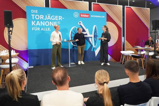Preisverleihung der Torjägerkanone für Alle des Kicker und DFB mit Alexandra Popp und Philipp Lahm - München 01.10.2026: Deutschland vs. Serbien, UEFA Nations League, 3. Spieltag, Allianz Arena