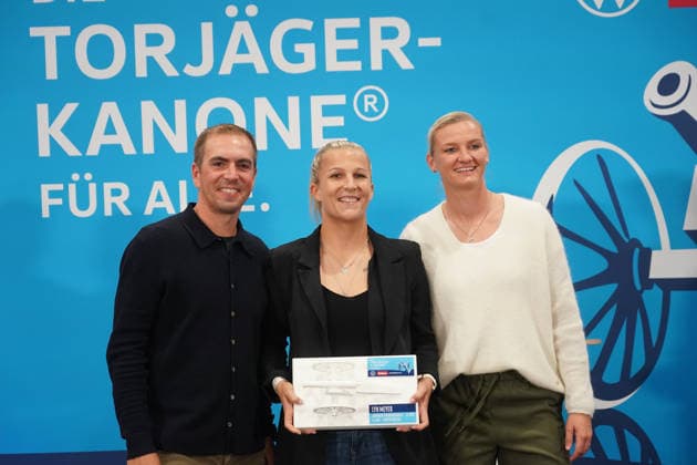 Preisverleihung der Torjägerkanone für Alle des Kicker und DFB mit Alexandra Popp und Philipp Lahm an Lyn Meyer - München 01.10.2026: Deutschland vs. Serbien, UEFA Nations League, 3. Spieltag, Allianz Arena