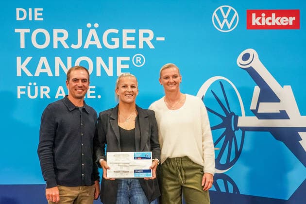 Preisverleihung der Torjägerkanone für Alle des Kicker und DFB mit Alexandra Popp und Philipp Lahm an Lyn Meyer - München 01.10.2026: Deutschland vs. Serbien, UEFA Nations League, 3. Spieltag, Allianz Arena