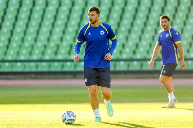 Edin Dzeko last training Edin Dzeko did his last training session as captain and player of the football team of Bosnia and Herzegovina at the Kosevo stadium on October 1, 2026 Sarajevo, Bosnia and Herzegovina  ArminxDurgut PIXSELL
