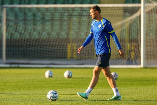 Edin Dzeko last training Edin Dzeko did his last training session as captain and player of the football team of Bosnia and Herzegovina at the Kosevo stadium on October 1, 2026 Sarajevo, Bosnia and Herzegovina  ArminxDurgut PIXSELL