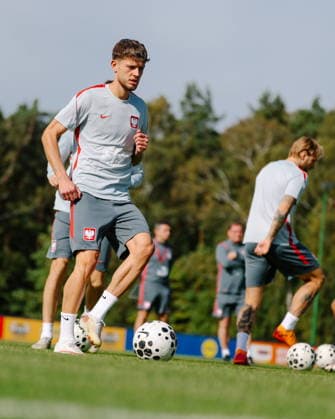 01.10.2026 KEPA, HOTEL BONIFACIO PILKA NOZNA (FOOTBALL) LIGA NARODOW UEFA 2026 - DYWIZJA B OFICJALNA KONFERENCJA I TRENING REPREZENTACJI POLSKI NZ SEBASTIAN SZYMANSKI FOTO LUKASZ GROCHALA CYFRASPORT NEWSPIX.PL --- newspix.pl Polish football national team, Nationalteam training and press conference, PK, Pressekonferenz in Kepa near Sochocin POLAND OUT! 